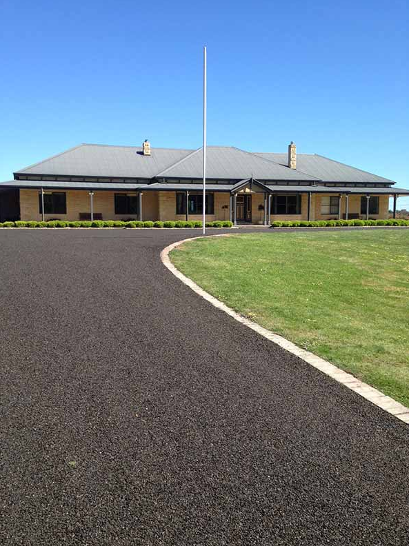 This is a photo of an asphalt driveway which has been installed by Stanthorpe Asphalt & Bitumen Surfacing
